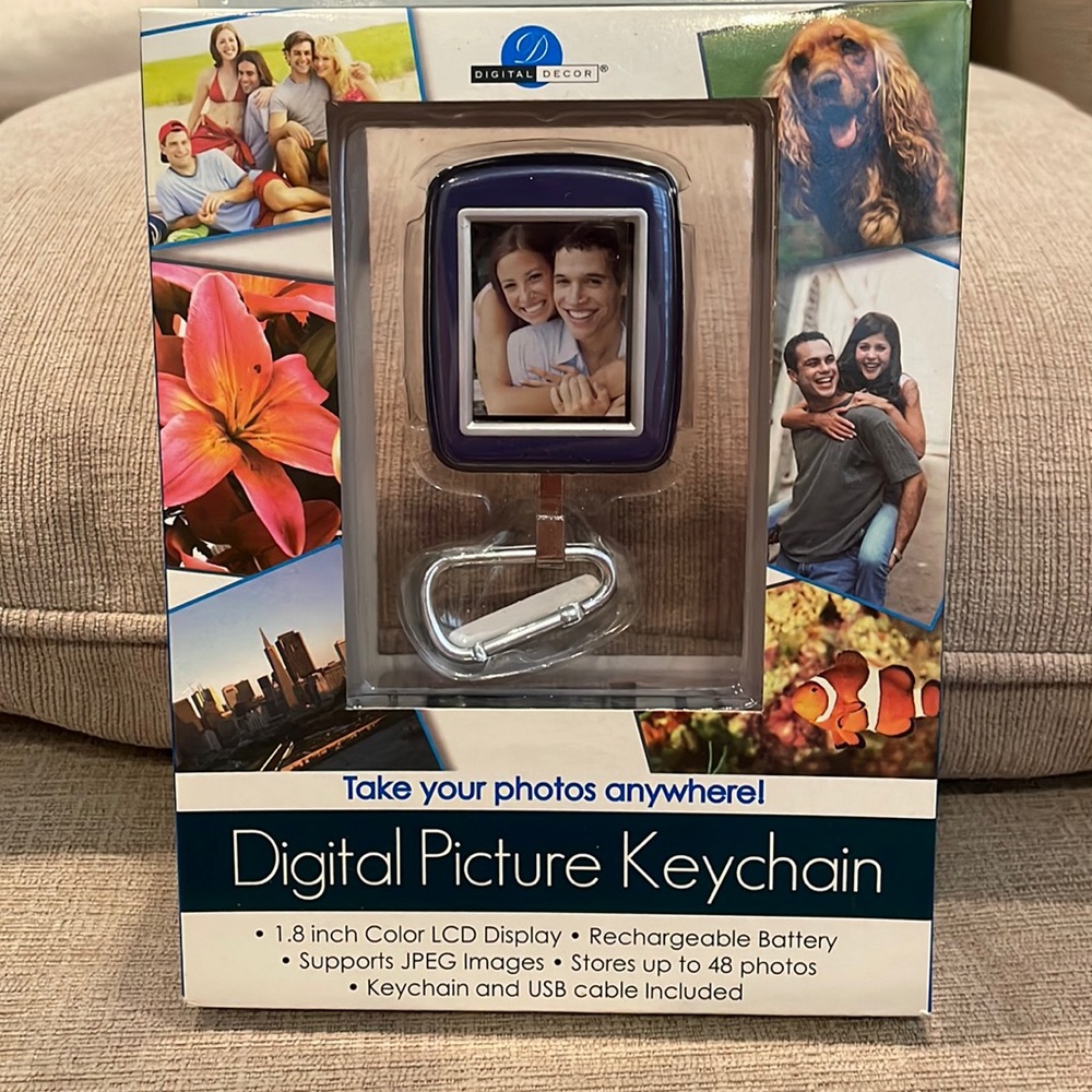 NWT Digital Picture Keychain. Never opened. See details in photos. - Picture 1 of 7